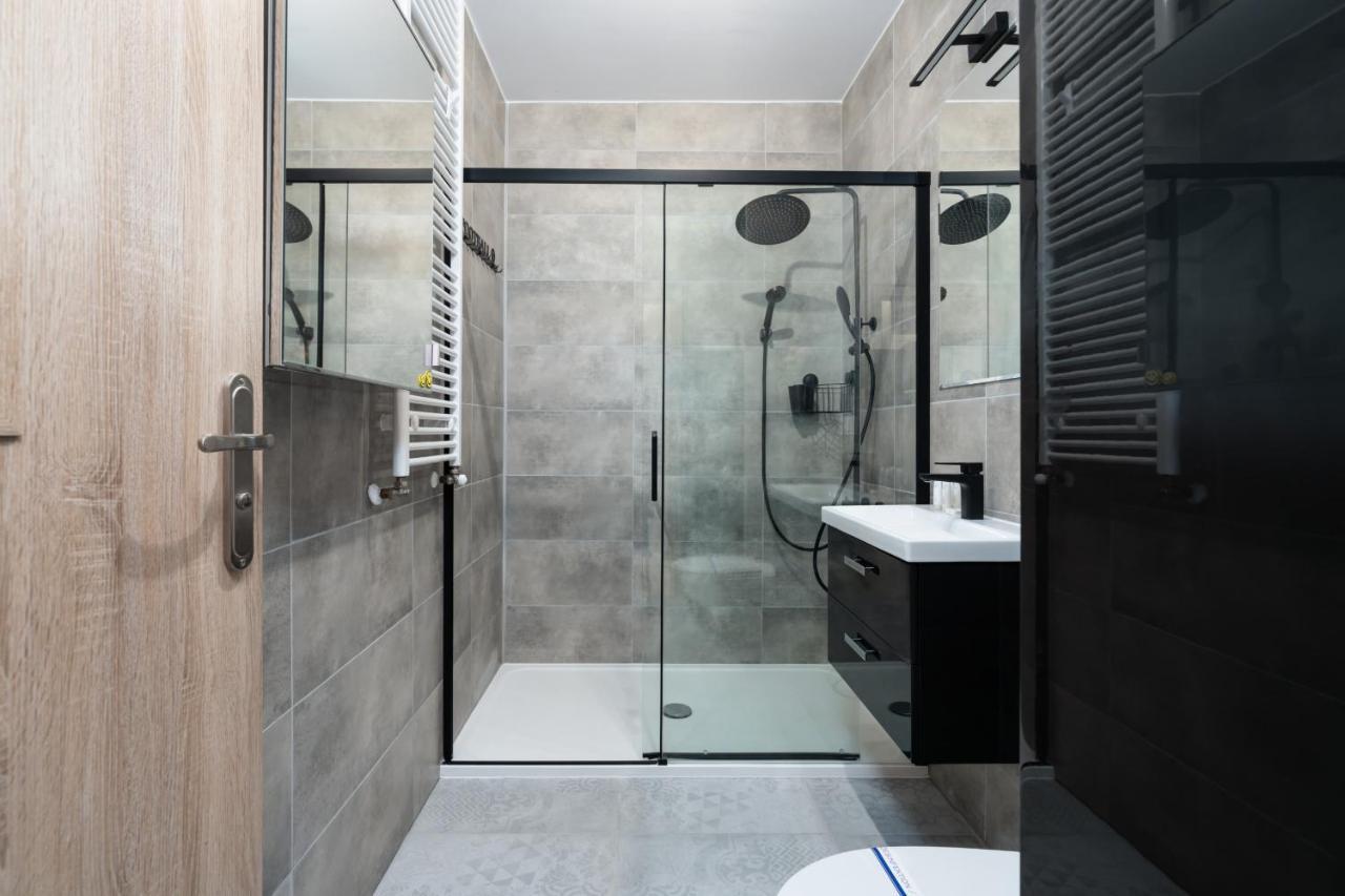 Modern Apartment With Balcony & Free Garage Poznan By Noclegi Renters ภายนอก รูปภาพ